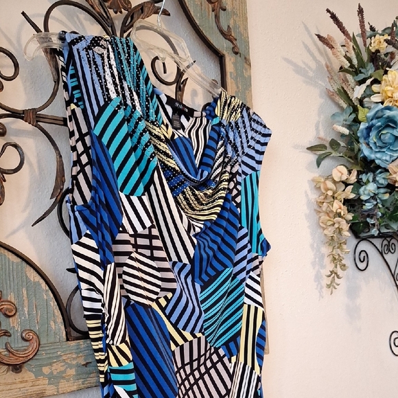 Style & Co Blue White Graphic Asymmetrical Blouse. Size LARGE - Picture 4 of 7